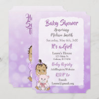 Bébé hispanique fille avec un ours en peluche bébé