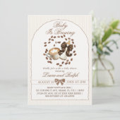 Invitation Bébé prépare un café Baby Shower (Debout devant)