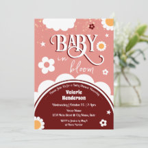 Bébé rétro dans douche en fleurs