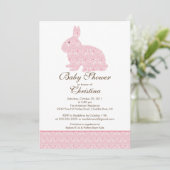Invitation Bébé rose d'invitation de baby shower de lapin de (Debout devant)