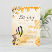 Invitation Bee-ing Three Honey Bear 3rd Birthday Yellow (Debout devant)