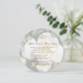 Invitation Belle fête de fiançailles de fleurs de rose blanch (Debout devant)