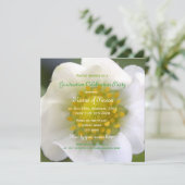 Invitation Belle fête de graduation de fleur de fraise blanch (Debout devant)