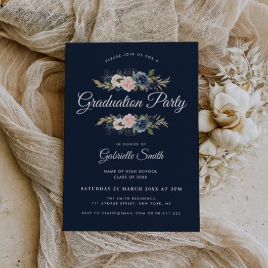 Invitation Belle fête de graduation florale bleu marine