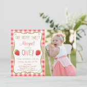 Invitation Berry de fraise Rouge rose doux Premier anniversai (Debout devant)