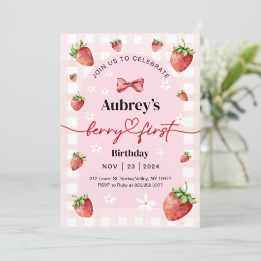Invitation Berry First Birthday (Debout devant)
