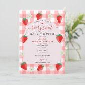Invitation Berry Sweet Strawberries Baby shower fraise (Debout devant)