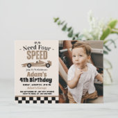 Invitation Besoin de quatre Speed Race Car Boy 4th Birthday P (Debout devant)