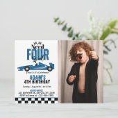 Invitation Besoin de quatre vitesses Race Car Boy 4th Birthda (Debout devant)