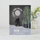 Invitation Big Foot Wild 70e Anniversaire Sauvegarder La Date (Debout devant)