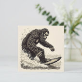 Invitation Bigfoot faisant du surf (Debout devant)
