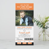 Invitation Billet d'anniversaire de baseball orange et noir (Debout devant)