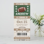 Invitation Billet d'anniversaire personnalisé à thème de foot (Debout devant)