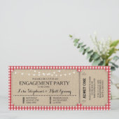 Invitation Billet de la partie d'engagement Red Check Rustic (Debout devant)
