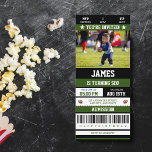 Invitation Billets de football 6e fête d'anniversaire Photo<br><div class="desc">Préparez-vous à la fête du premier anniversaire grâce à nos invitations à la fête d'anniversaire de style Football Ticket! Conçues pour ressembler à un vrai ticket de football, ces invitations sont parfaites pour le jeune fan de sport de votre vie. L'avant présente une photo de l'enfant d'anniversaire, ce qui rend...</div>