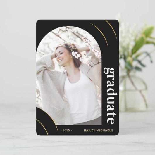 Invitation Black and Gold Arch Photo Graduation Party (Debout devant)
