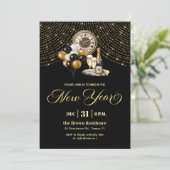Invitation Black and Gold Glitter New Year's Eve Party  (Debout devant)