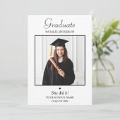 Invitation Black and White Photo Modern Graduation (Debout devant)