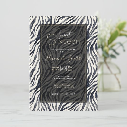 Invitation Black and White Zebra Print Pattern Sweet Sixteen  (Debout devant)