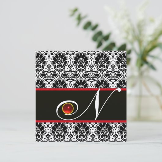 Invitation BLACK BLANC OR ROUGE DOMMASQUE MONOGRAM Ruby (Debout devant)