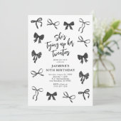 Invitation Black Bow 30th Birthday Party (Debout devant)