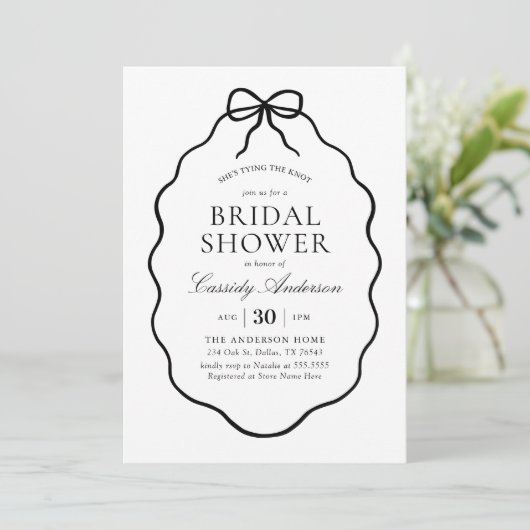 Invitation Black Bow Bridal Shower (Debout devant)