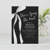 Invitation Black Bow She's Tying the Knot Fête des mariées (Debout devant)