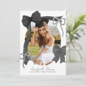 Invitation Black Bows Photo Message Graduation Announcement (Debout devant)
