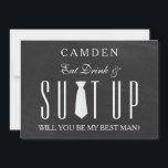 Invitation Black Chalkboard Suitup Serez-vous mon Bestman Inv<br><div class="desc">Ce 5" x 7" beau temps pour habiller Black Chalk Board avec une carte d'invitation à la cravate blanche. C'est mieux pour le marié. Si vous cherchez à demander à quelqu'un d'être votre toiletteur pour votre futur mariage, alors pourquoi ne pas choisir ces cartes de toiletteur. Cette carte d'invitation customisée...</div>