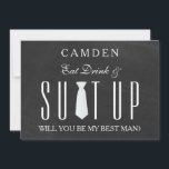 Invitation Black Chalkboard Suitup Serez-vous mon Bestman Inv<br><div class="desc">Ce 5" x 7" beau temps pour habiller Black Chalk Board avec une carte d'invitation à la cravate blanche. C'est mieux pour le marié. Si vous cherchez à demander à quelqu'un d'être votre toiletteur pour votre futur mariage, alors pourquoi ne pas choisir ces cartes de toiletteur. Cette carte d'invitation customisée...</div>