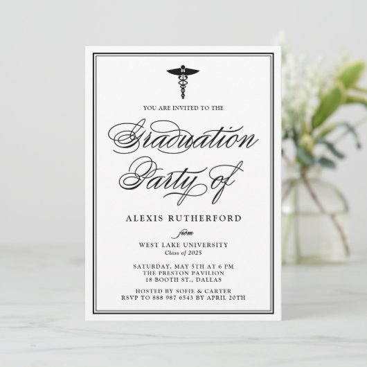 Invitation Black Elegant Script Médicale School Graduation (Debout devant)