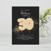 Invitation Black Gold 30th Balloons Confetti Anniversaire adu (Debout devant)