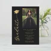 Invitation Black & Gold Dramatic Grad Cap Photo & Calligraphy (Debout devant)
