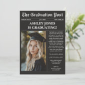 Invitation Black Newspaper Photo Graduation (Debout devant)