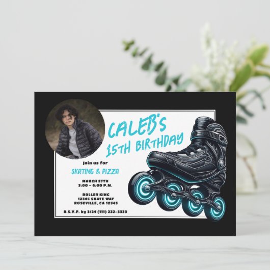 Invitation Black Rollerblades Blue Glow Wheels Anniversaire (Debout devant)
