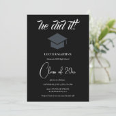 Invitation Black & White Elegant il l'a fait Graduation party (Debout devant)