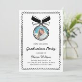 Invitation Black & White Hand Drawn Bow Graduation Party (Debout devant)