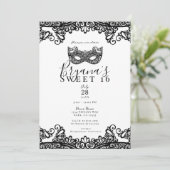 Invitation Blanc et noir Soirée masquée pour un Sweet 16 (Debout devant)