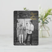 Invitation Blanc & Or Typographie Cursive pour Sauvegarder la (Debout devant)