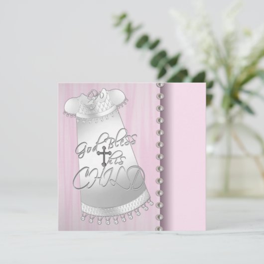 Invitation blanche rose de baptême de bébé de (Debout devant)