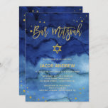 Invitation Bleu brillant et Faux Gold Bar Mitzvah<br><div class="desc">Ces invitations Bar Mitzvah colorées et modernes sont dotées d'un arrière - plan d'aquarelle bleu et tendance avec un script manuscrit faux or,  Star of David,  et des accents.</div>