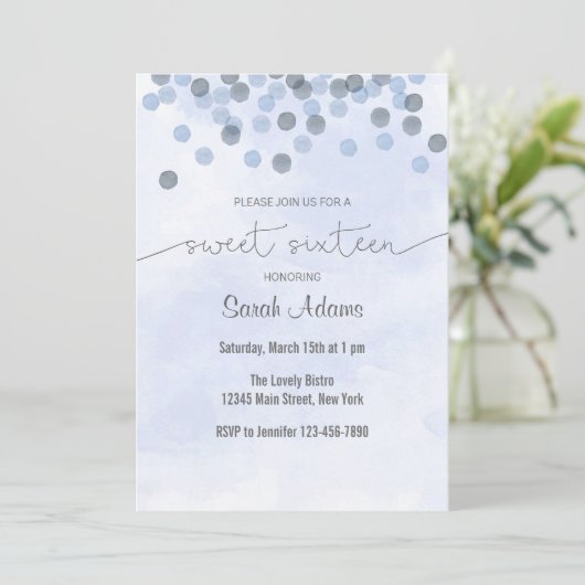 Invitation bleu-clair d'anniversaire de confettis (Debout devant)