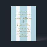 Invitation Bleu côtier Bleu Wedding shower manuscrit<br><div class="desc">Donnez le ton de votre fête spéciale avec cette invitation wedding shower d'inspiration côtière avec des rayures bleues douces et une élégante typographie de script or. Le texte manuscrit ajoute une touche personnelle et romantique, parfaitement équilibrée par le design propre et aéré. Idéale pour les couples qui aiment la côte...</div>