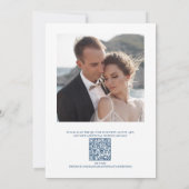 Invitation Bleu Dusty Crest Crest QR Code Mariage Photo (Dos)