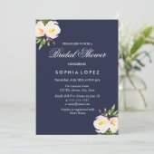 Invitation Bleu marine Elégant Floral Bridal Showboat Invitat (Debout devant)