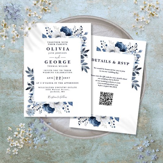 Invitation Bleu marine et blanc Élégant floral QR Code Mariag