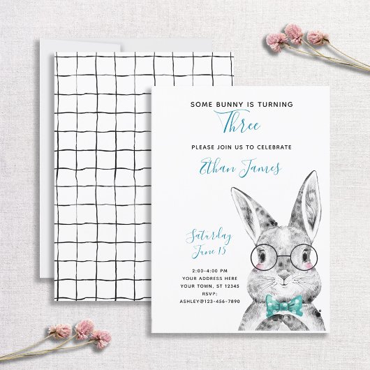 Invitation Bleu noir et blanc Certains lapins sont trois ans