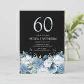 Invitation Bleu Poussiéreux Fleurs Blanches Anniversaire 60 A (Debout devant)