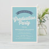 Invitation Bleu Retro Typographie Parti de Graduation (Debout devant)