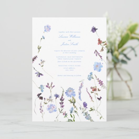 Invitation Bleu violet flore Script Mariage photo (Debout devant)